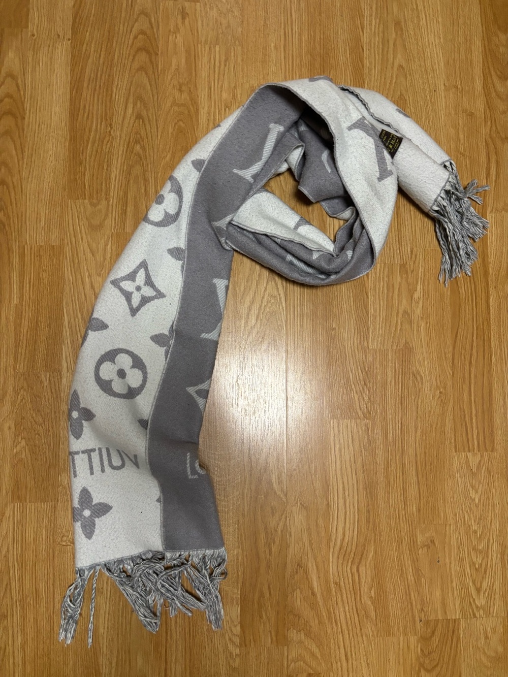 Louis Vuitton Gray and Cream Monogram Shawl